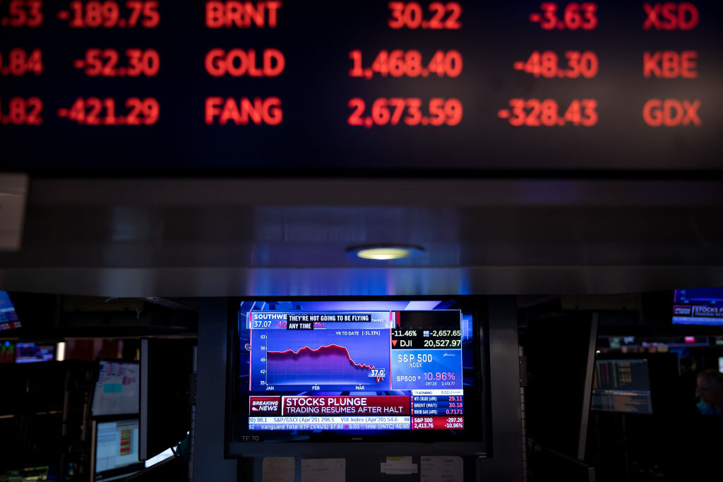 A monitor shows the trading information at the New York Stock Exchange in New York, the United States, (Xinhua/Michael Nagle via Getty Images)