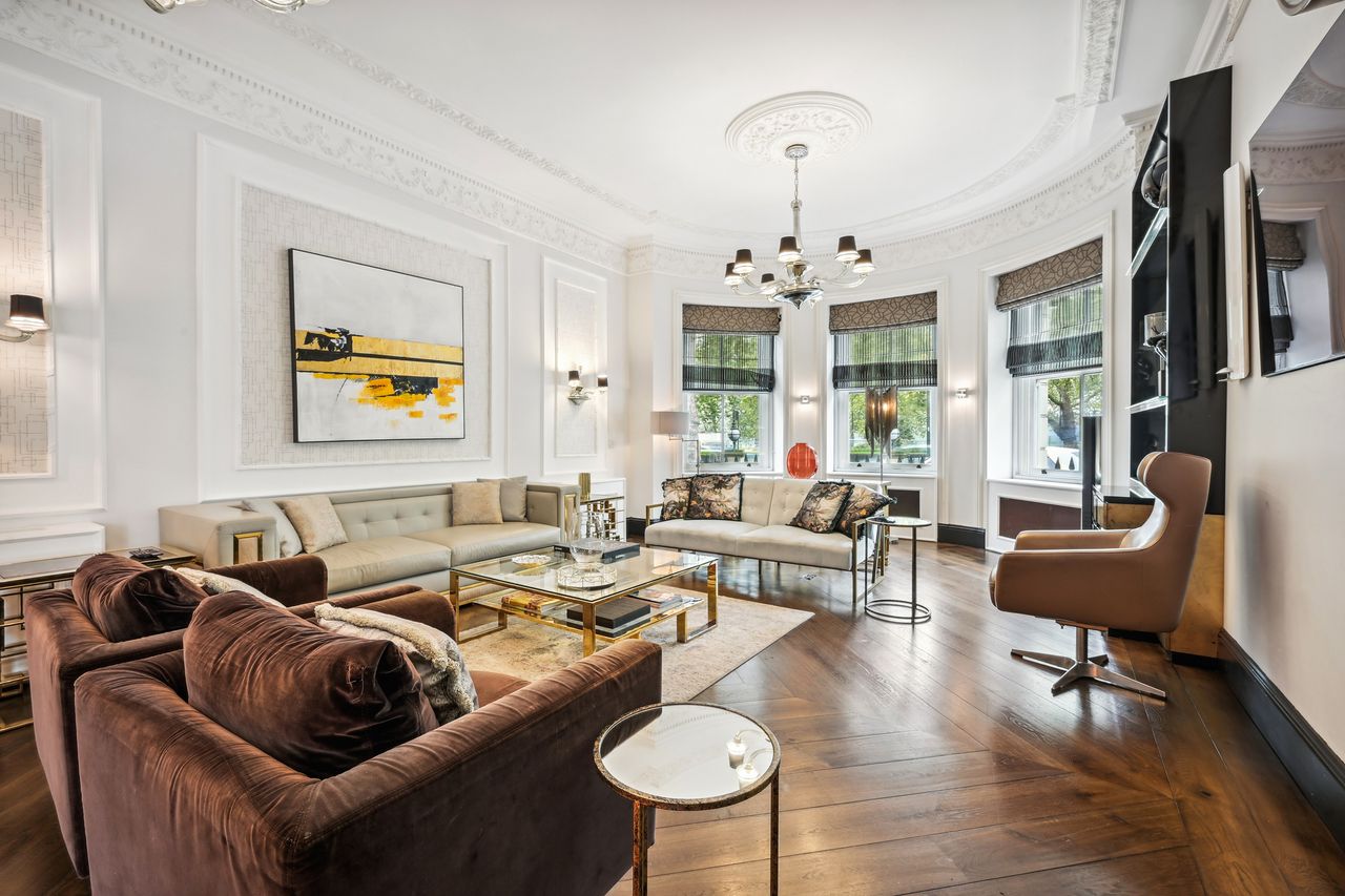 The living room of a four-bedroom, four-bathroom apartment in London’s fashionable Mayfair neighborhood, listed with estate agent Chestertons for $37,900 per week CHESTERTONS
