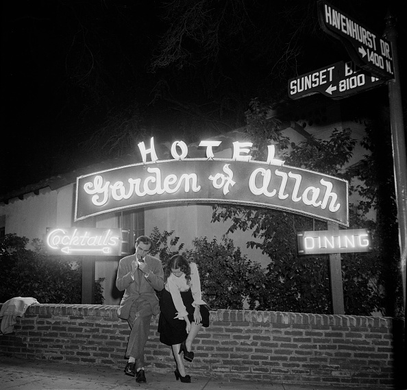 LOS ANGELES,CA - JUNE 1951: A couple sits outside the Garden of Allah hotel on Sunset and Havenhurst in Los Angeles,California.(Photo by Earl Leaf/Michael Ochs Archives/Getty Images) 